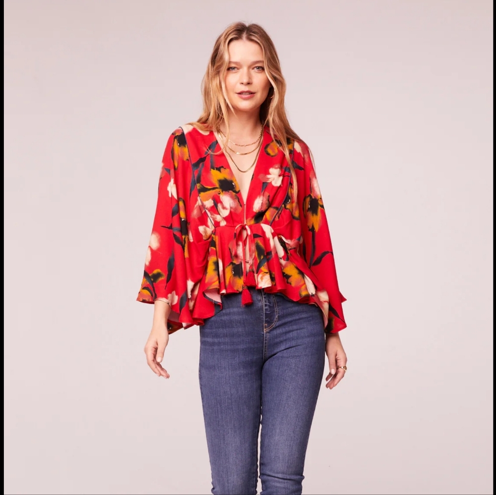 NWT THE HIGH PRIESTESS RED FLORAL BATWING TOP